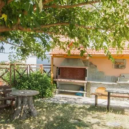 Apartment To Selas Sellasia
